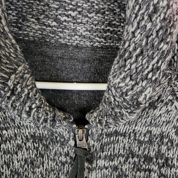 Aritzia TNA lambswool zip sweater - Picture 5 of 8